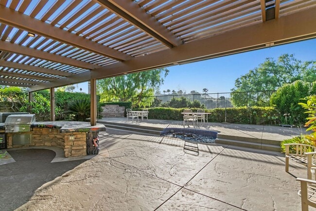 Building Photo - Spectacular Canyon-View Single-Level Home in Gated Hillcrest Estates!