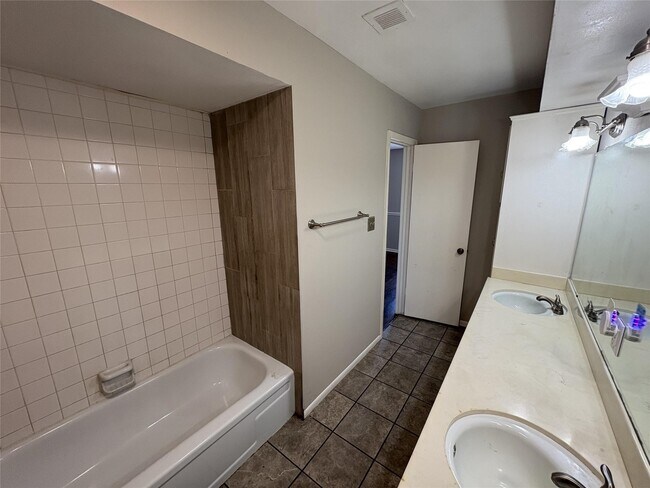 Building Photo - 17159 Beaver Springs Dr