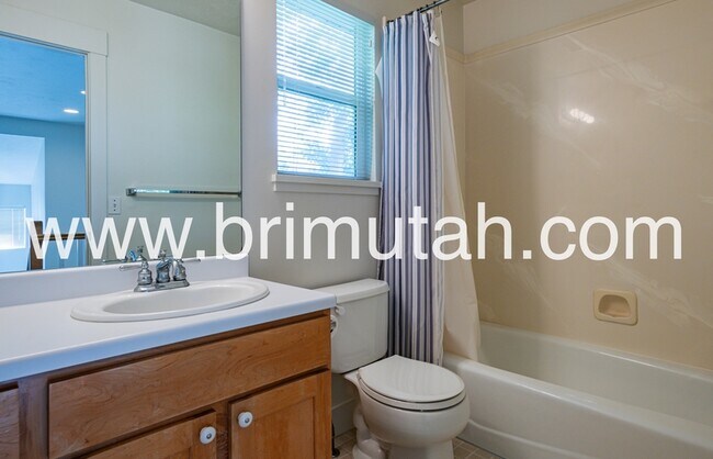 Building Photo - 1147 E Garfield Ave