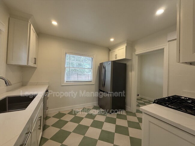 Building Photo - 45 1st St