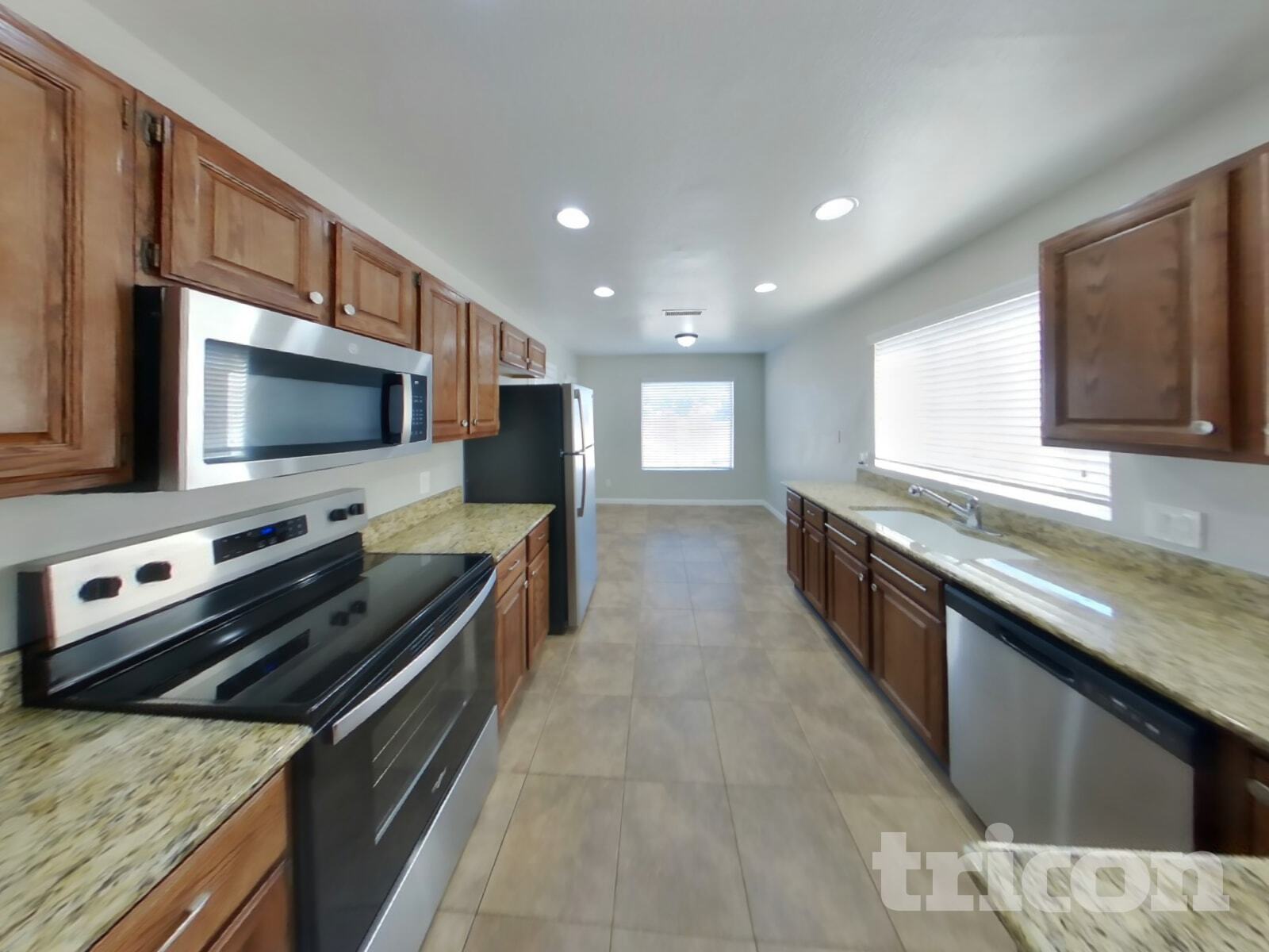 Building Photo - 10044 W Highland Ave