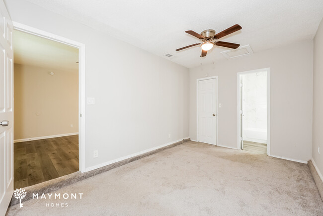 Building Photo - 4-Bedroom Home Minutes from Downtown Dallas