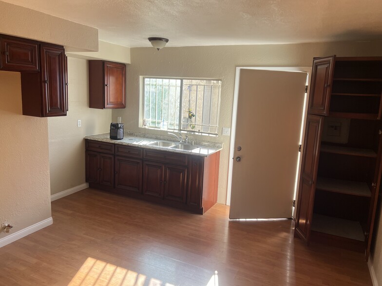 Kitchen - 2218 Naomi Ave