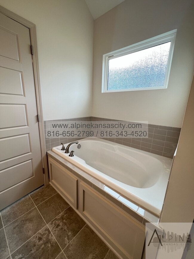 Building Photo - Spacious New Home in Quail Valley, Liberty Schools