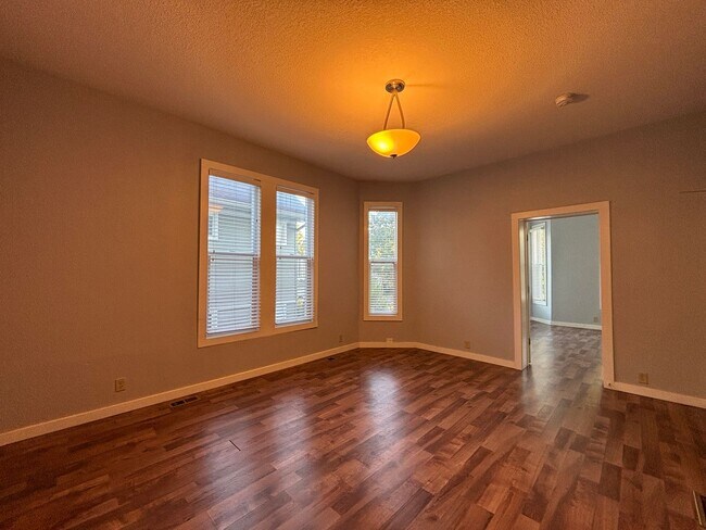 Building Photo - 421 Mt Ida St