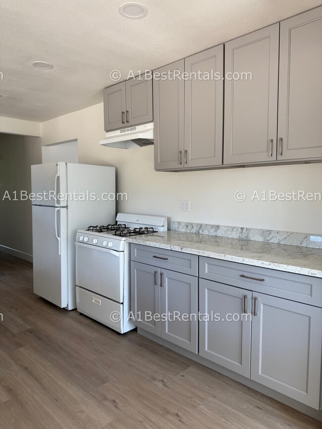 Building Photo - 3808 Sierra St
