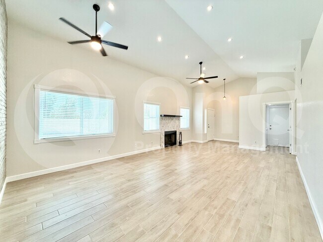 Building Photo - 537 S Danyell Dr