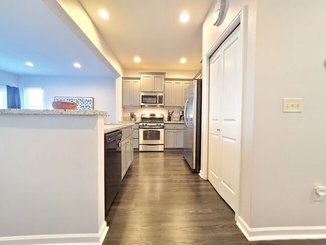 Building Photo - 4 bedroom/2.5 bath in Parkside Estates