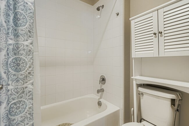 Building Photo - 8990 Birch Run Dr