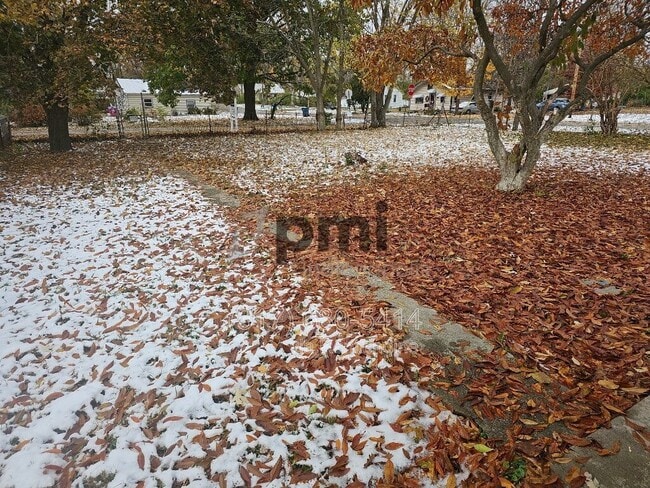 Building Photo - 303 S Fleming St