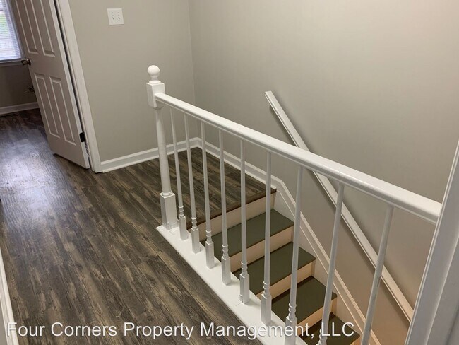 Building Photo - 1111 Birchcrest Dr