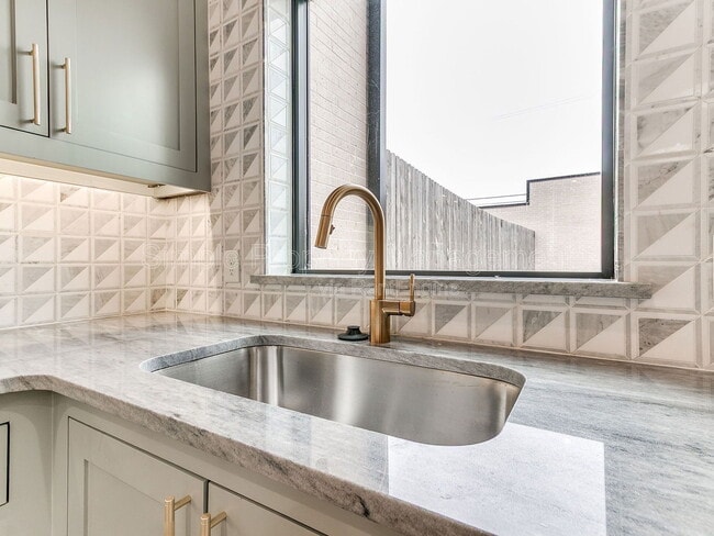 Building Photo - 821 NW 8th St