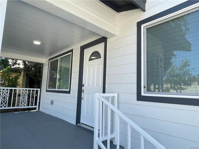 Building Photo - 627 Fischer St