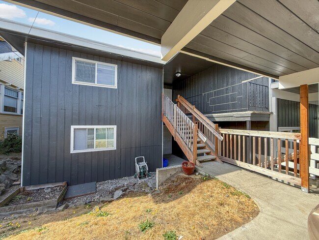 Building Photo - 3217 Norton Ave