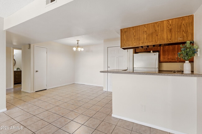 Building Photo - 540 N May