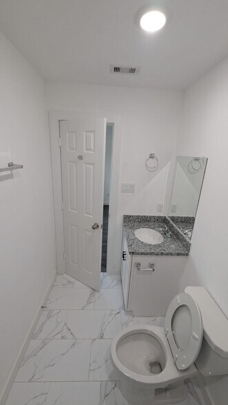 Building Photo - 7904 Shotwell St