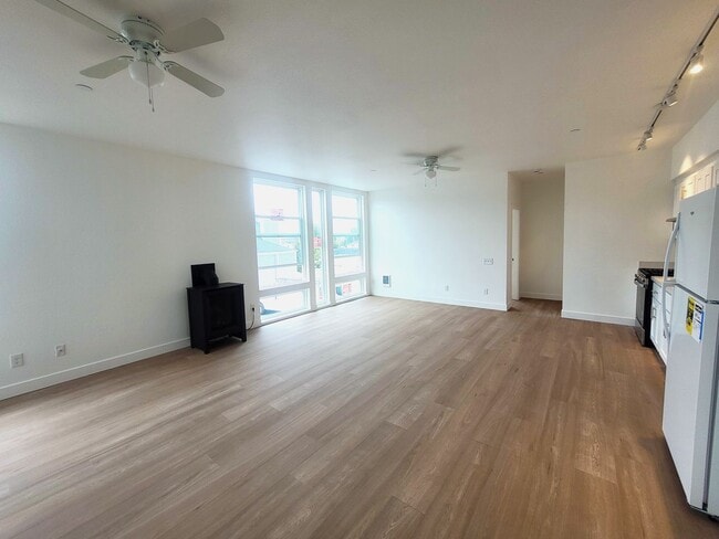 Building Photo - Spacious and Updated 1 Bedroom - H street 2C