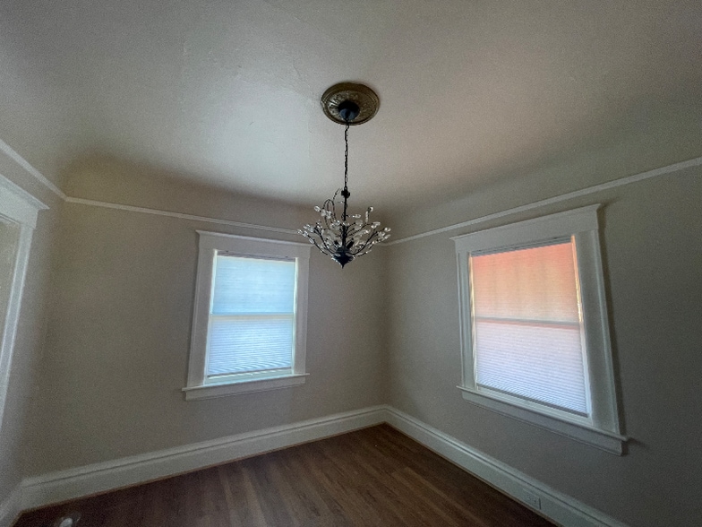 Building Photo - 1127 Elgin St