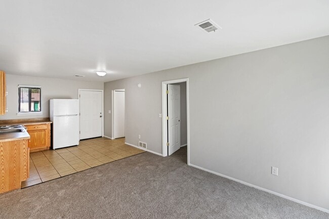 Interior Photo - Airport Apartments (DCP Venture 3 LLC)