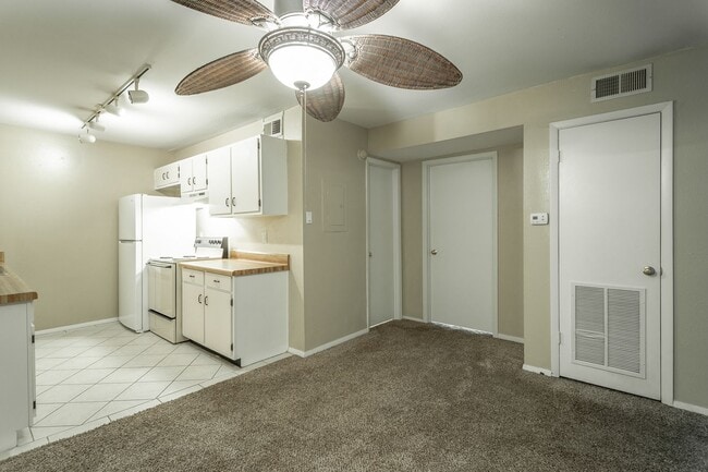 Building Photo - 1 bedroom 1 bath in Signal View