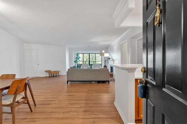 Building Photo - 25109 Plantation Dr NE