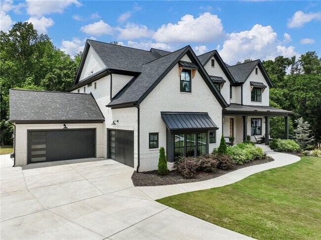 Building Photo - 566 Versailles Dr