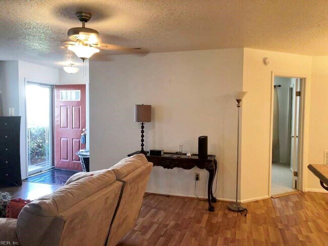 Building Photo - 545 Pier Ct