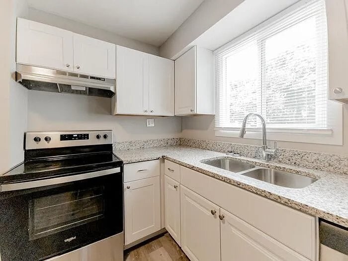 Building Photo - 10909 Pear Tree Ln