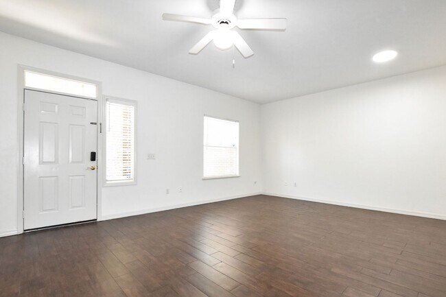 Building Photo - 436 NW 50th Blvd. (Monticello at Millpond)