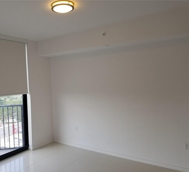 Building Photo - 5168 NW 84th Ave