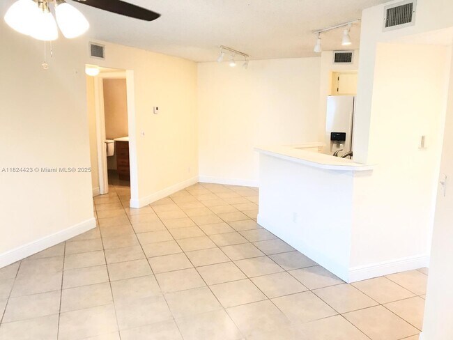 Building Photo - 437 Vista Isles Dr