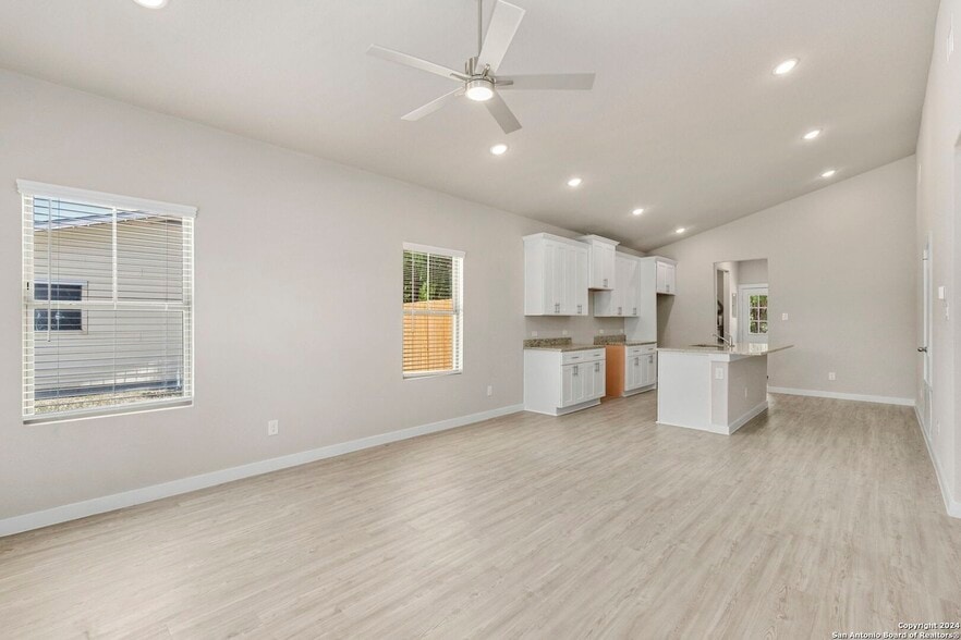 Building Photo - 510 Carol Crest St