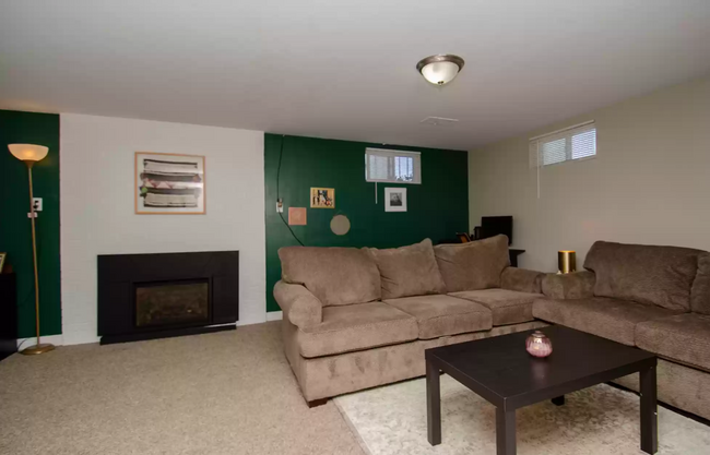 Building Photo - 1245 Henderson Dr
