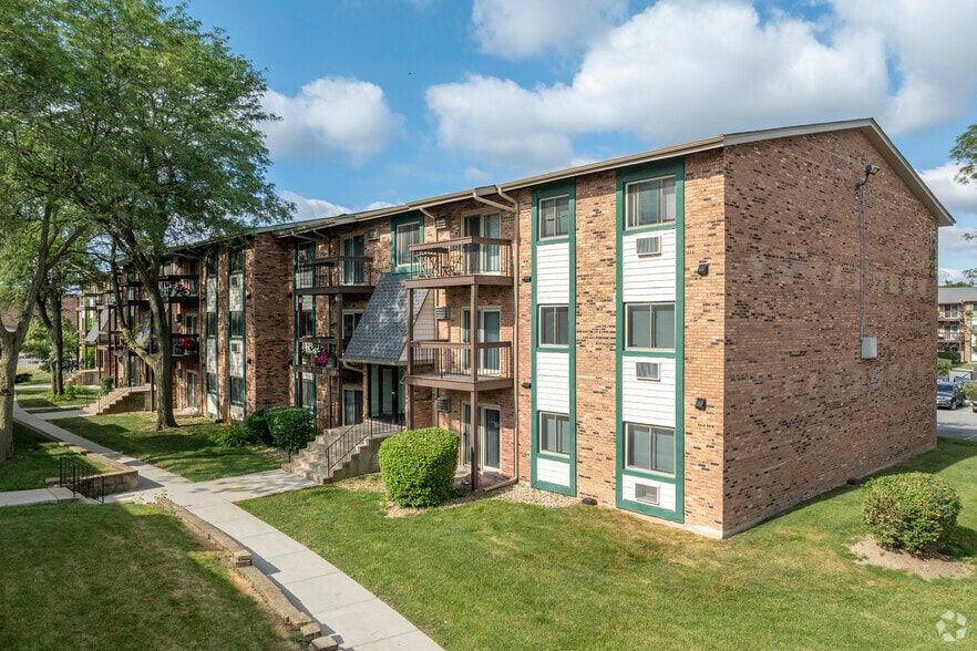 Primary Photo - Olympic Village Apartments