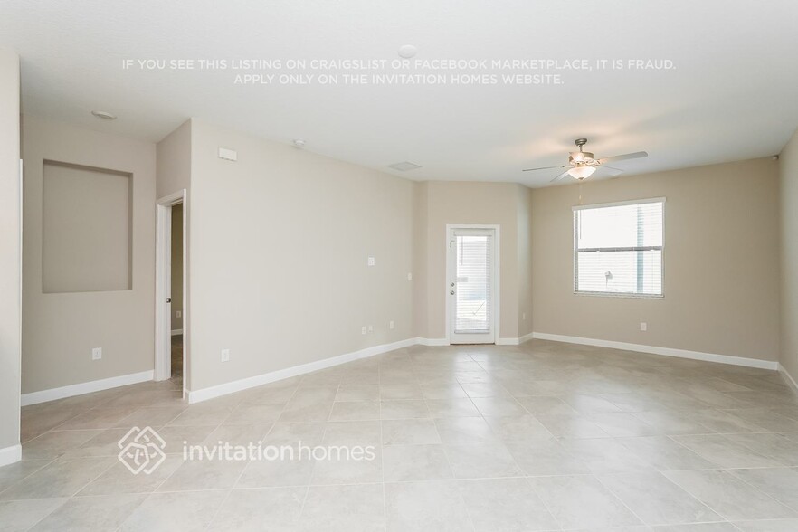 Building Photo - 2883 Coach Manors Way