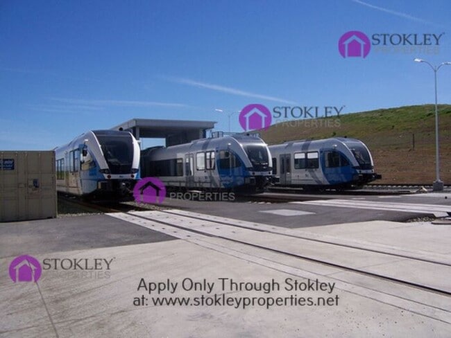 Building Photo - 515 C St