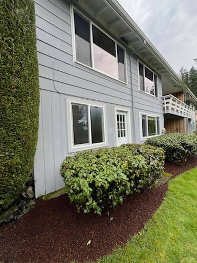 Building Photo - 1302-1304 38th Ave Ct NW