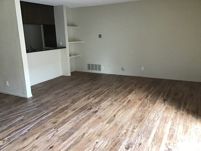 Building Photo - Simple, Stylish, and Ready for You!