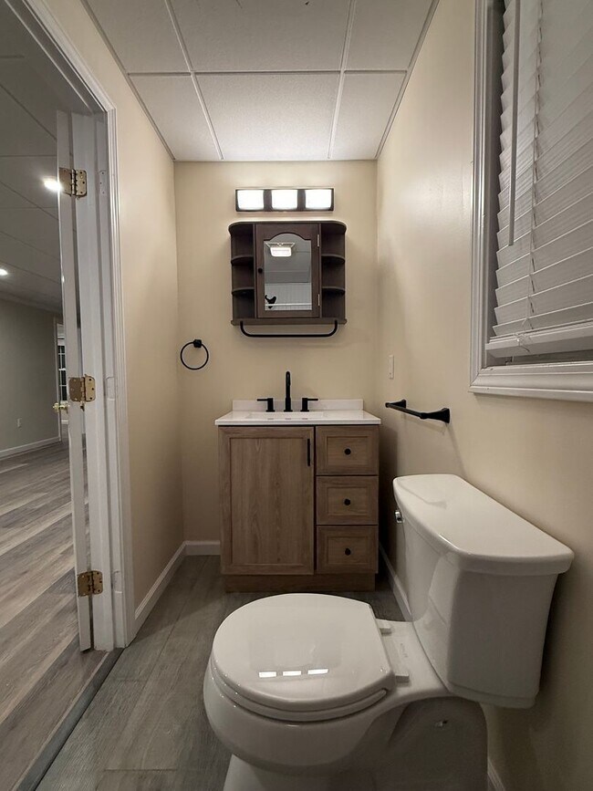 Building Photo - 1913 Dover Rd