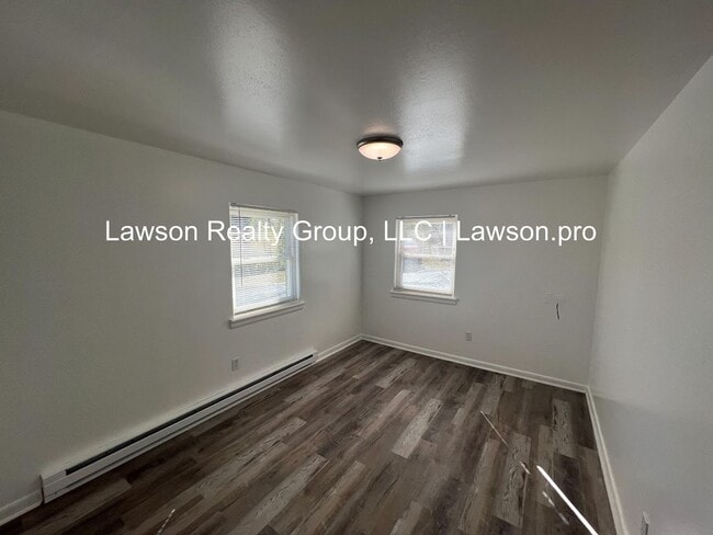 Building Photo - Suburban 739-741