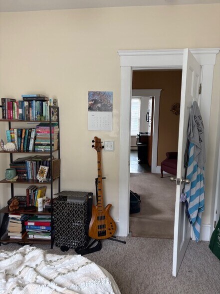 Building Photo - 13 Home St