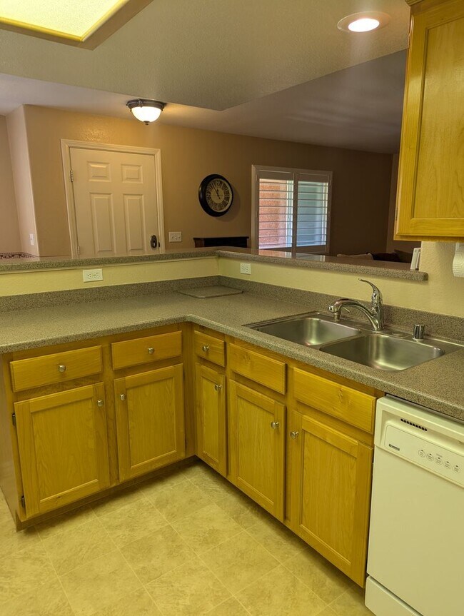 Building Photo - Furnished Condo at the Falls!