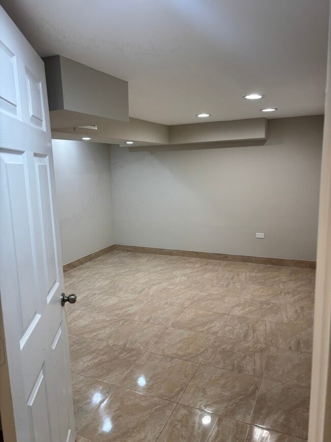Building Photo - 5115 N Mobile Ave