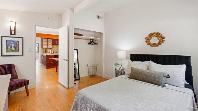 Building Photo - 6131 Batesole Dr