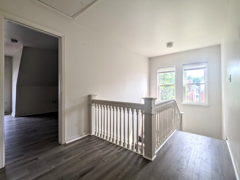 Building Photo - 5552 Black St