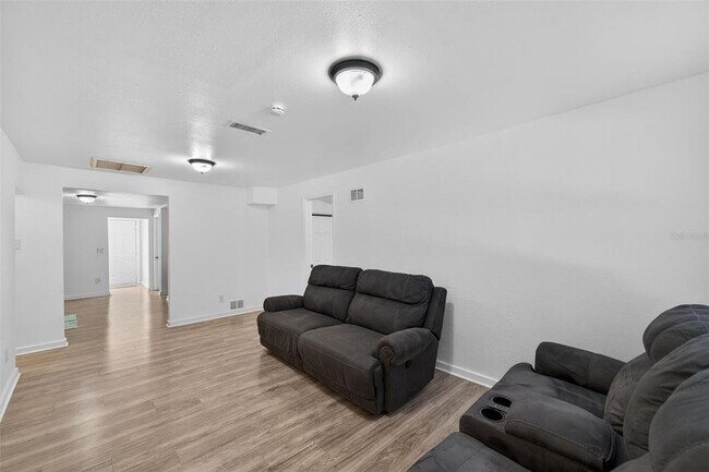 Building Photo - 4324 16th Ave S