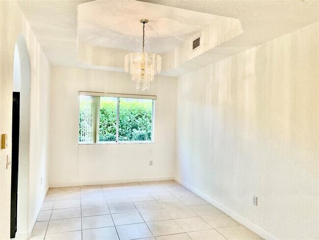 Building Photo - 7932 Exeter Cir W