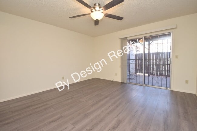 Building Photo - Pantano Parkway Townhome - Steps from The Loop