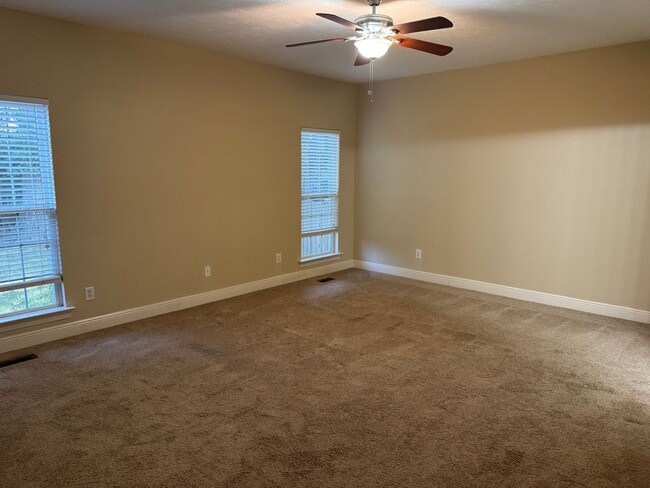 Building Photo - Great 4BR home near Brentwood