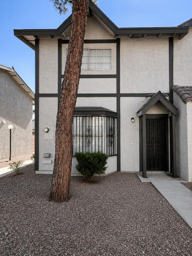 Building Photo - 870 Flagstone Way